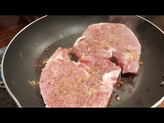 DELICIOUS CROCKPOT PORK CHOPS WITH CREAM OF MUSHROOM