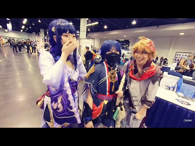 GIRL FROM KOREA LAUGHS IN COSPLAY