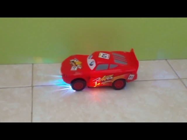 "Dancing Music Wagging Car" B/O Lightning McQueen