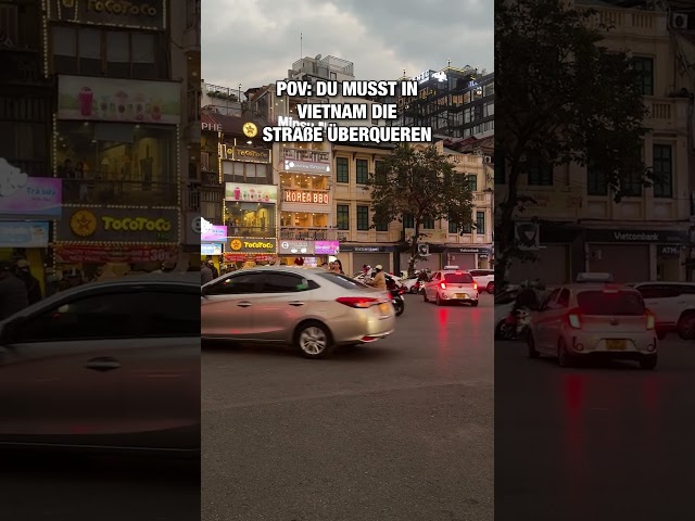 Ob ich das überlebe?! 😱 Straße überqueren in Vietnam, pures Chaos!