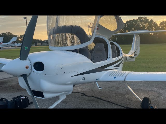 Preflight the DA40 NG in the early morning