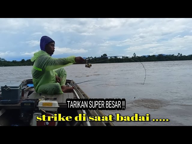 NYARIS DI TERJANG BADAI SAAT MANCING UDANG GALAH || JACKPOT TARIKAN SUPER BESAR