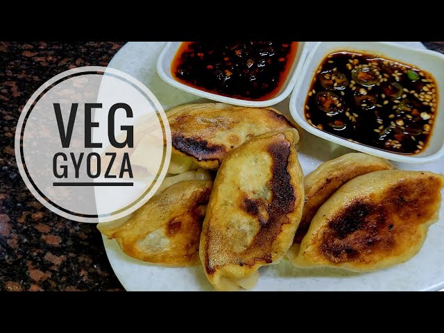 homemade veg gyoza dumplings recipe| pan fried momo recipe.