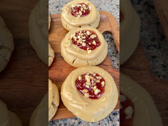 Copycat Crumbl Peanut Butter & Jelly Cookies #fyp #cookie #peanutbutter #jelly #baking #shorts #asmr