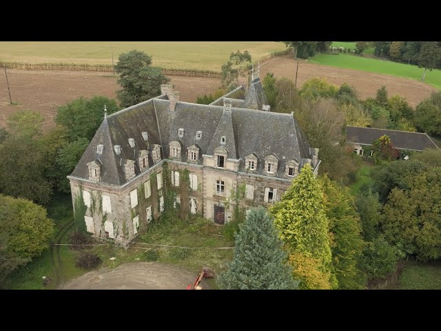 How Many Rooms Does This Chateau Have?!