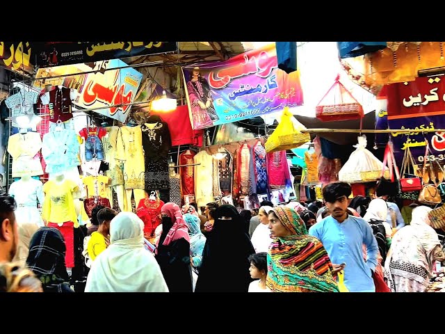 Eid Shopping In Gujrat  City Of Pakistan || The Busy City  Gujrat  Eid Shopping  Time || City Walk