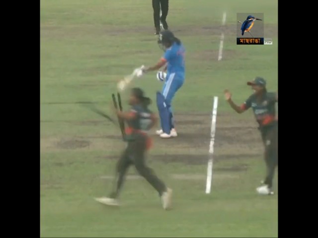 Harmanpreet hitting the stumps in frustration 🤯 #indvsban #harmanpreetkaur #umpiring #womencricket