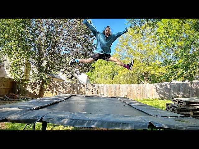 10 BEGINNER TRAMPOLINE TRICKS ANYONE CAN LEARN FAST! 😱