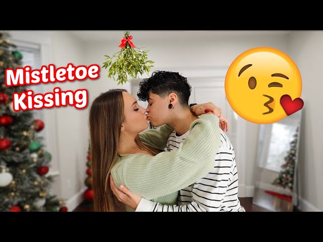 MISTLETOE KISSING CHALLENGE!