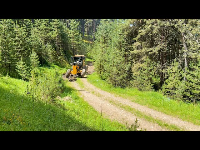 How Does John Deere 670 GP Grader Repair Green Forest Roads? Part 3 #johndeere #grader