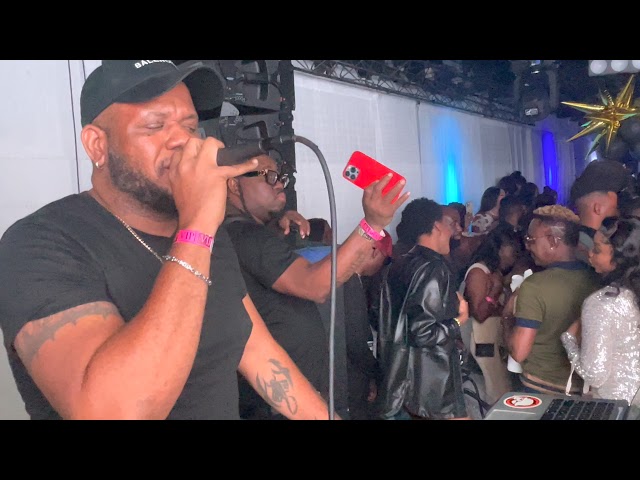 RoodyRoodboy fè medam yo mande anraje nan Fort Lauderdale