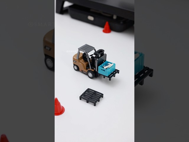 A mini forklift that’s so fun, you can’t stop playing!#forklift #gift #desktop #minitoys