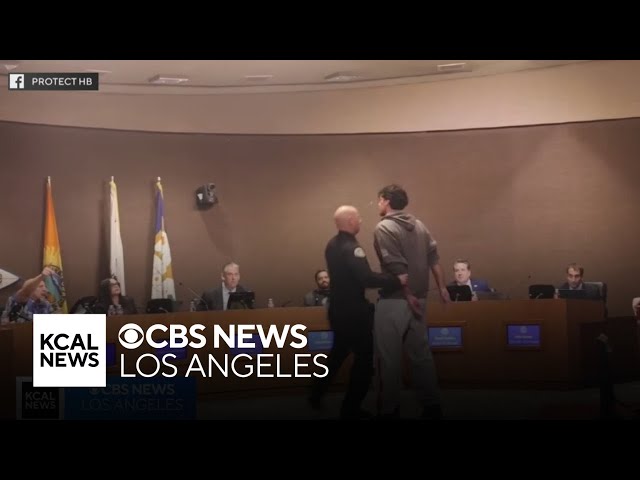 Former NFL punter, Huntington Beach resident Chris Kluwe arrested during city council meeting