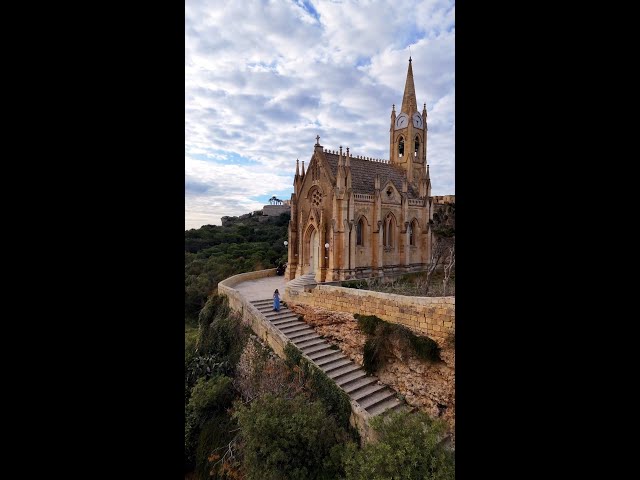 Fancy a stroll down this lovely stairway on the island of #Gozo ? ✨🩵