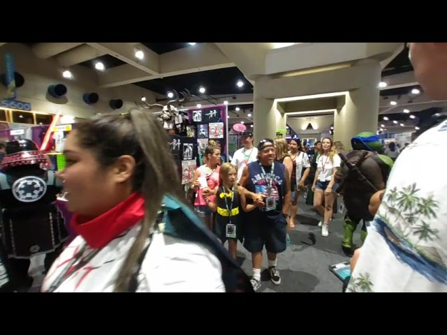 Walking Around Comic Con 2018 with a Sony A7 III