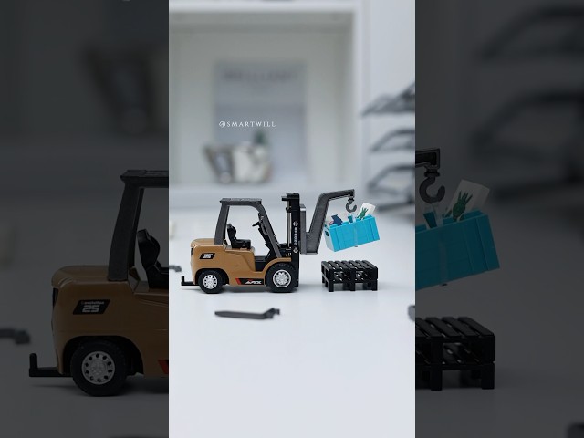 This mini remote-control forklift is seriously addictive—the driving feels so real#rc #rc #toys