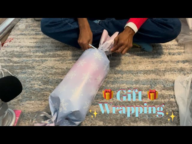 ASMR | Wrapping Christmas Gifts 🎁🎄🦄💚 ( paper sounds, tapping, show & tell, etc.)