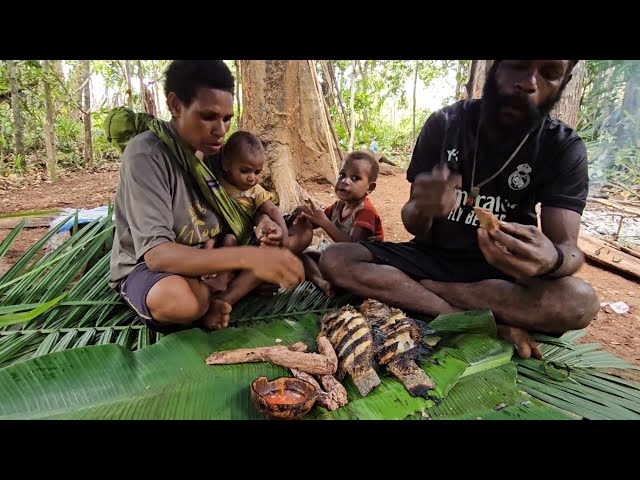 Grill fish and sago in the bivouac