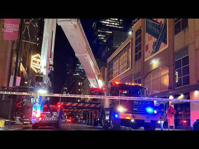 (Blue lights) Toronto Fire Tower 1 Operating (04/02/25)