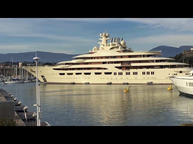 Dilbar yacht docking - FULL MANEUVER