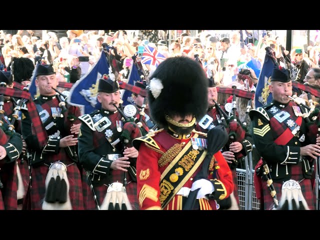 Scotland the Brave played for the Queen at Royal Mile for the last time