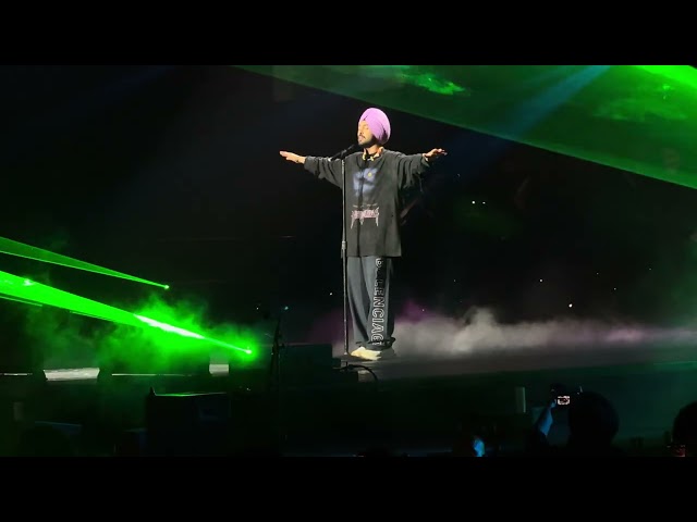 Diljit Dosanjh best Ik Kudi performance ever. Live show. Sold out arena in New Zealand