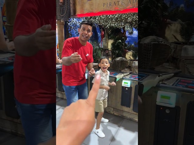 Cute child has fun with mom and dad 🌈🤣♥️👩🏻💗👶🏻😂🍭