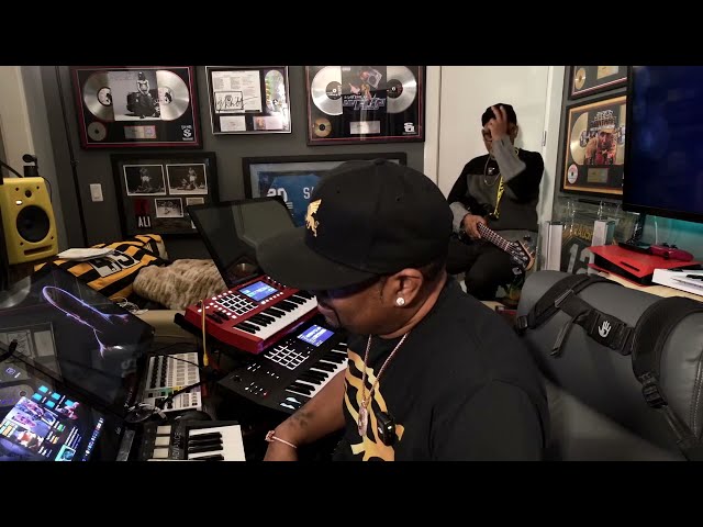 Joe Blast and Payback on da bass “warming up” Session 334