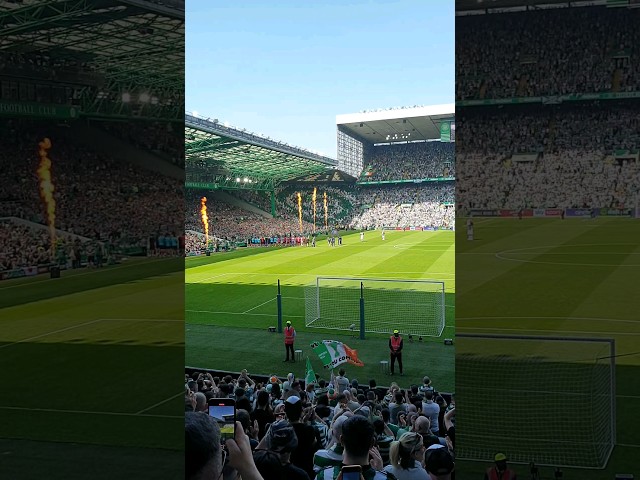 Celtic fans welcome the team,  tifo and fireworks today at celtic park#celtic#celticfc#celticfans