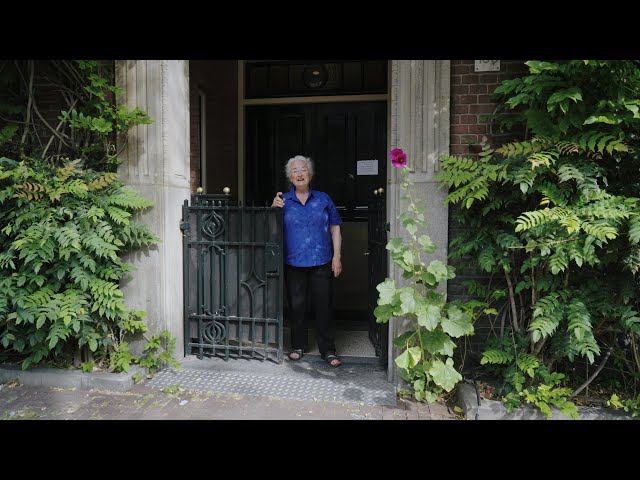 Noortje (85) woont in een hofje aan de Rozengracht  | FANCLUB CENTRUM