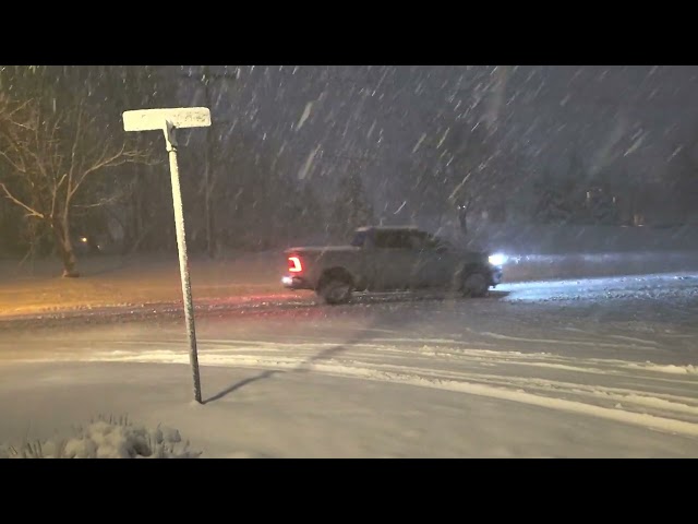 Snow storm - SE Michigan Pontiac Trail - crawling traffic 4k March 3rd 2023. 10" of snow in 10 hours