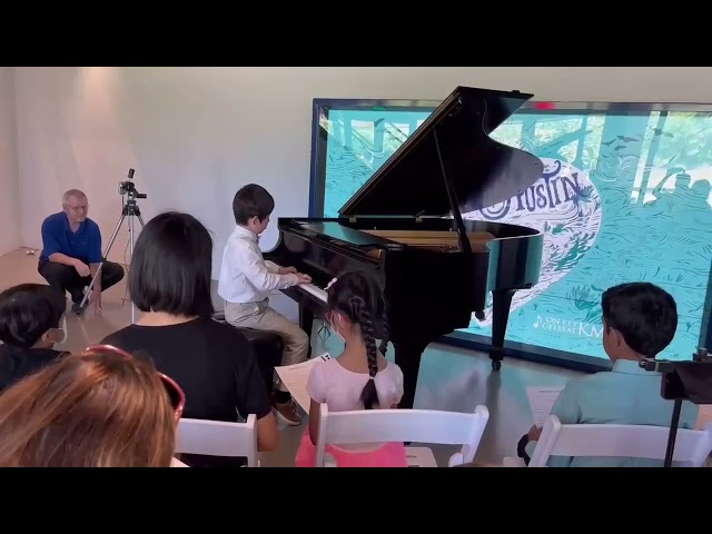 6 years old Cyrus is performing Menuet in G, Anh.114 by J.S.Bach