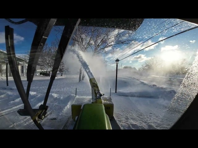 Relaxing driveway cleanup with the John Deere 322