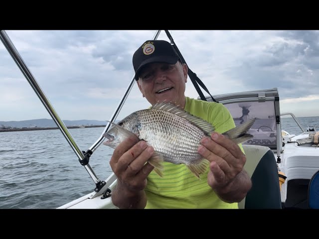 PORT KEMBLA NSW- FISHING