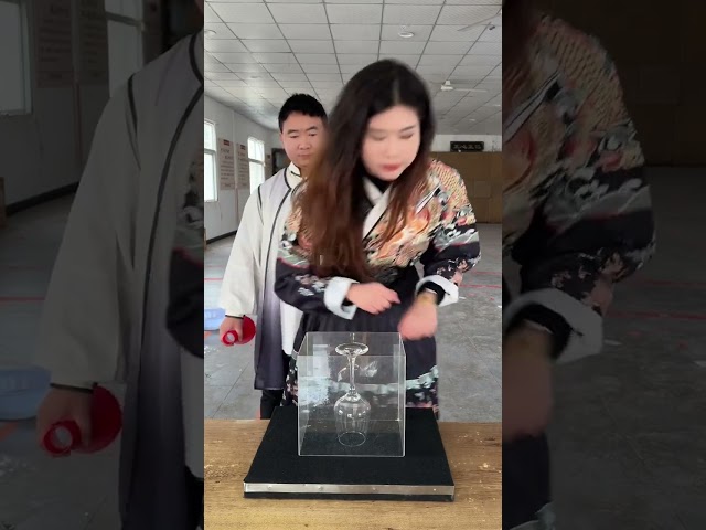 中国功夫：古装美女震碎玻璃杯Ancient costume beauty shatters the glass