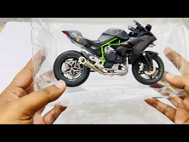 Unboxing of Kawasaki Ninja H2R 1:9 Scale Diecast Motorcycle | Miniatures Garage