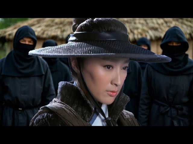 Kung Fu Movie! The girl in black is actually a hidden Emei kung fu expert!