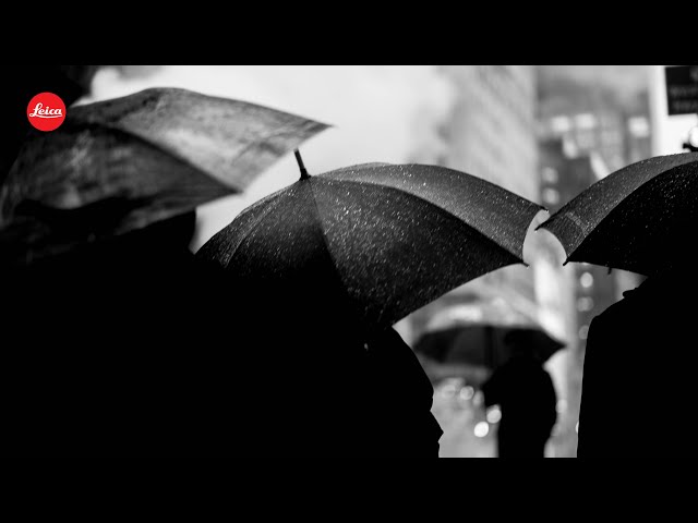 How to shoot street photography in the rain