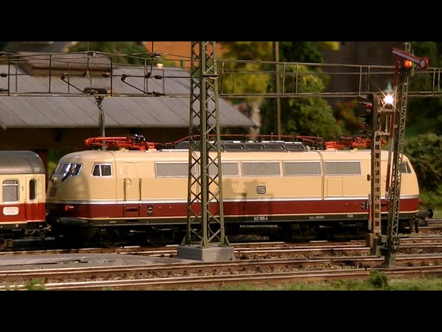 Marklin Digital Model Railroad Layout with Model Trains using RailWare Control Software