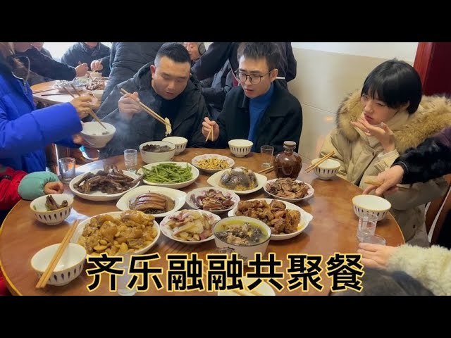 海哥量地球; 茶叶地里摔翻天，美女哈哈笑连篇，家人聚餐乐无边