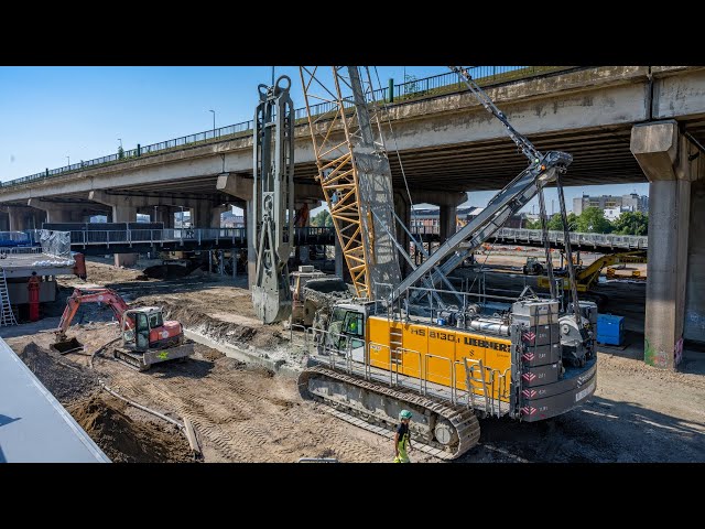 360 video - Oosterweelverbinding - Liebherr HS8130 Duty cycle crawler crane excavator in action