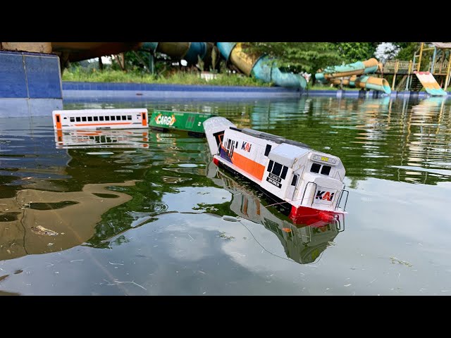 Mencari dan Merakit Kereta Api Kayu Berenang di Kolam,Cc201,Cc206 Vintage Perumka,Thomas dan Gerbong