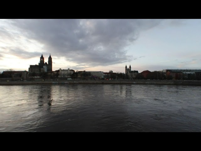 Die Elbe in Magdeburg mit Blick auf den Dom 180 (non 3D)