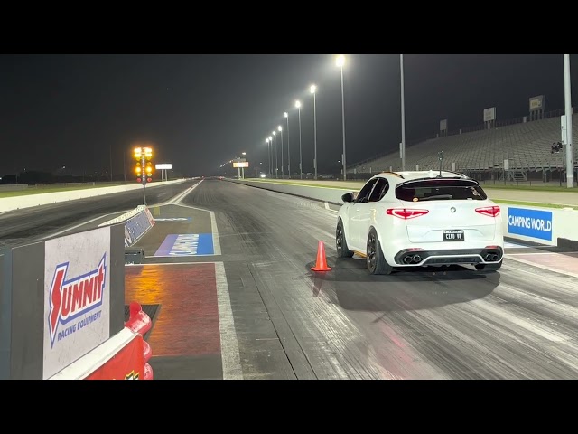 Alfa Romeo Stelvio Quadrifoglio vs Modified Dodge Charger Scat Pack (Jumps The Light!)