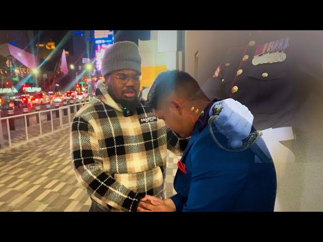 Humble marine 🫡 receives prayer 🙏 on Las Vegas strip 🗽🎲