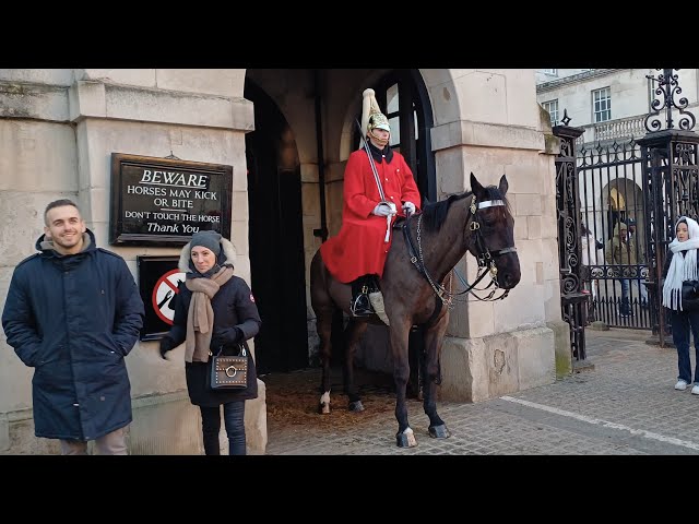 Why Tourists Are RUSHING to This Secret London Palace in 2025?