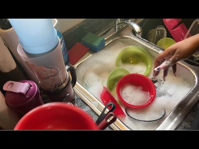 ASMR WASHING DISHES/ WATER 💦 AND SCRUBBING 🧽 SOUNDS #11