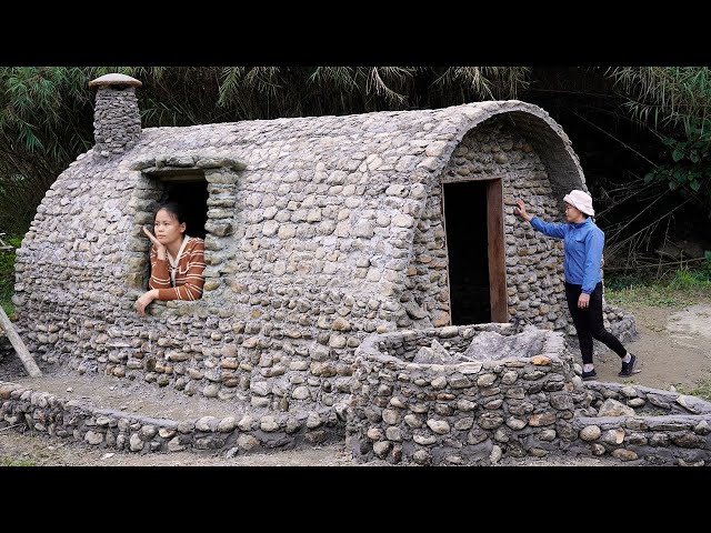 12 Months for the Girl to Spend Her Youth Building a Wooden Cabin and a Solid Stone Bunker.