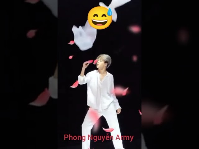 JUNGKOOK  when AMAZED was and  JIMIN'S of   PERFORMING live @PhongNguyen-army #bts #bts #kpop