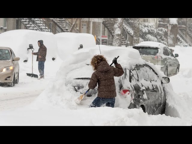 Massive Snowfall in Montreal Canada - First Major Snowstorm of the Season Hits Quebec